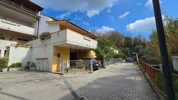 casa indipendente in vendita ad Ascoli Piceno in zona Monticelli
