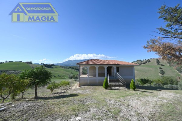 casa indipendente in vendita ad Ascoli Piceno in zona Poggio di Bretta