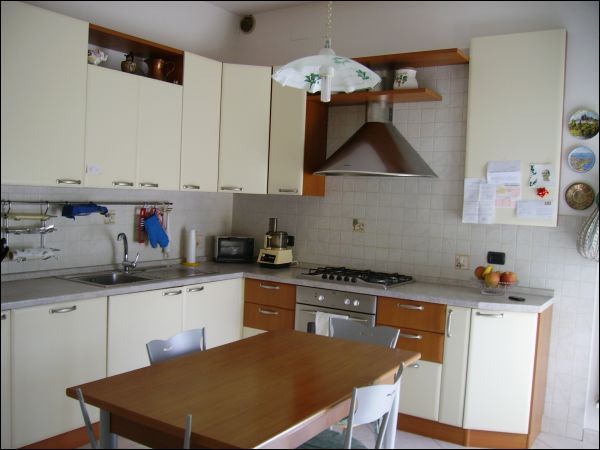 appartamento in vendita ad Ascoli Piceno in zona Borgo Solestà