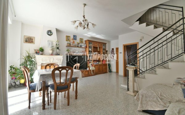 casa indipendente in vendita ad Ascoli Piceno in zona Lisciano