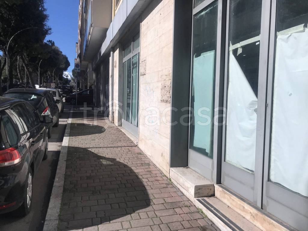 negozio in vendita ad Ascoli Piceno