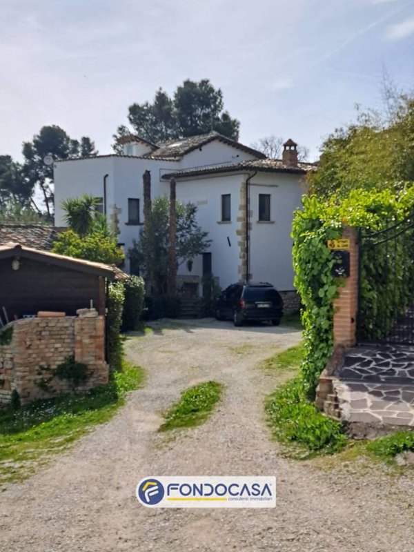 casa indipendente in vendita ad Ascoli Piceno in zona Monticelli