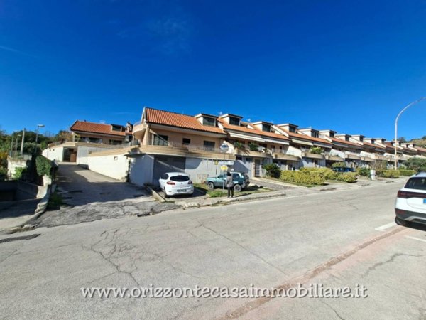 casa indipendente in vendita ad Ascoli Piceno in zona Monticelli