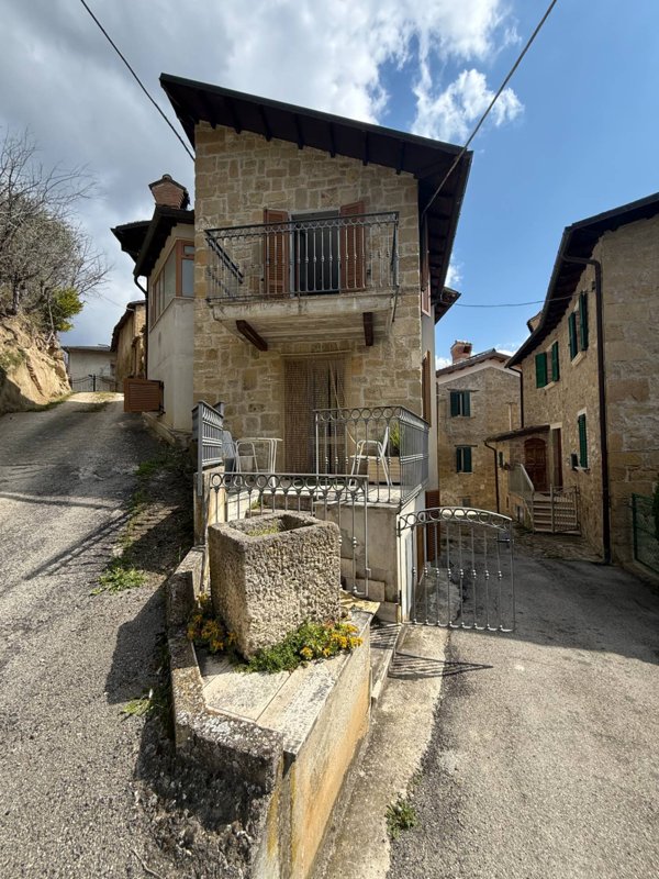 casa indipendente in vendita ad Ascoli Piceno in zona Trivigliano-Villa Pagani