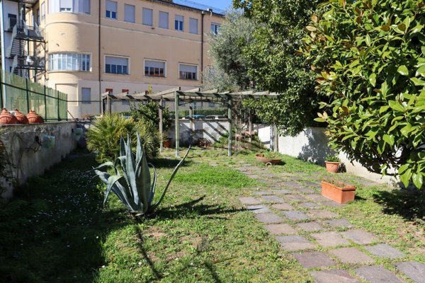 casa semindipendente in vendita ad Ascoli Piceno in zona Piazzarola