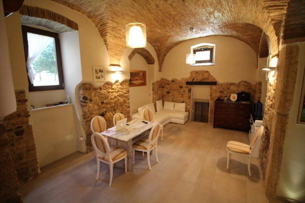 casa indipendente in vendita ad Ascoli Piceno in zona Centro Storico