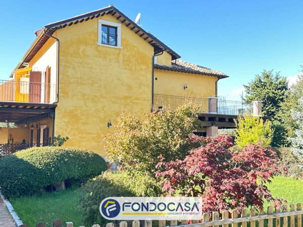 casa indipendente in vendita ad Ascoli Piceno in zona Centro Storico