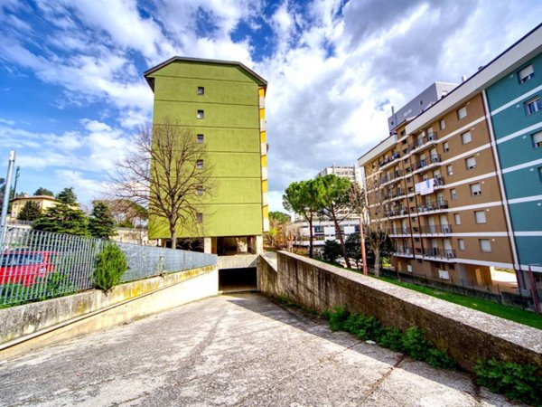 appartamento in vendita ad Ascoli Piceno in zona Monticelli