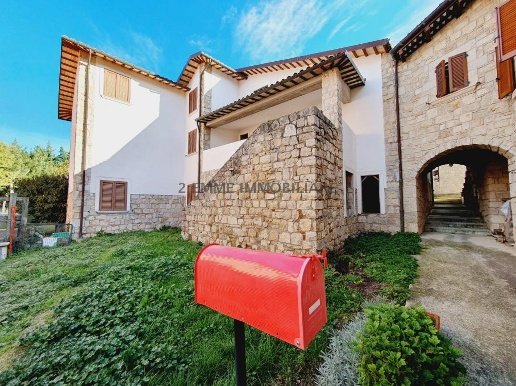 casa indipendente in vendita ad Ascoli Piceno in zona Rosara
