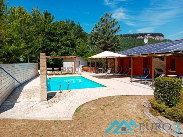 casa indipendente in vendita ad Ascoli Piceno in zona Castel Trosino