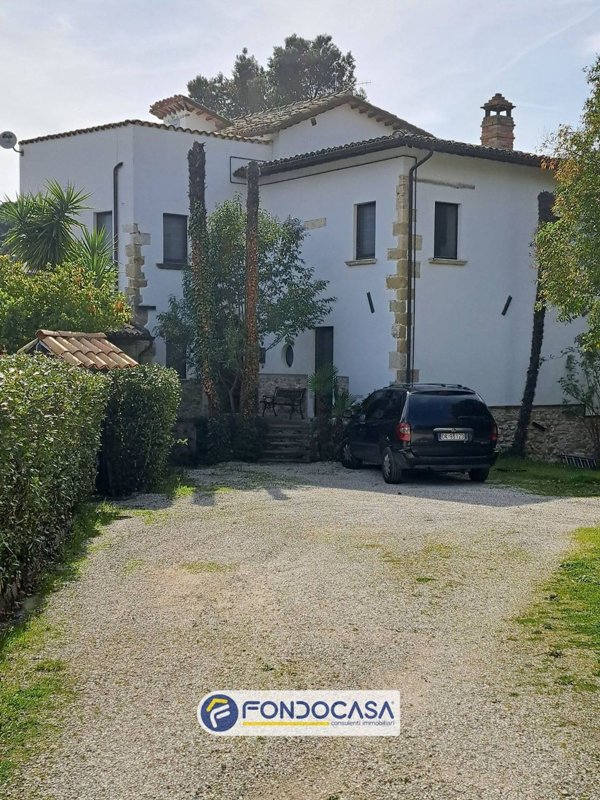 casa indipendente in vendita ad Ascoli Piceno in zona Monticelli