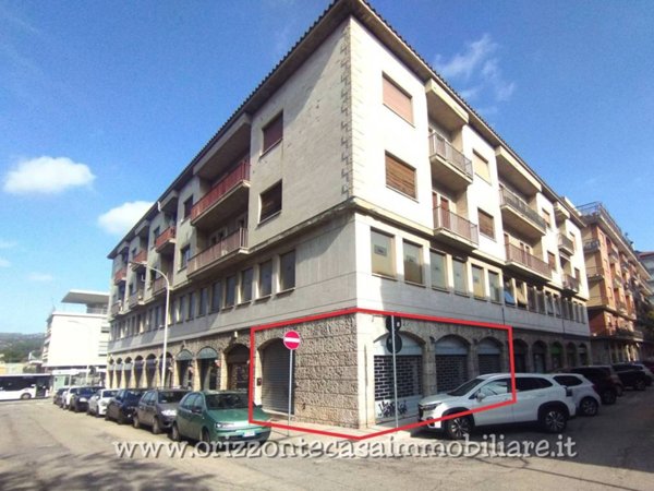 negozio in vendita ad Ascoli Piceno in zona Porta Maggiore