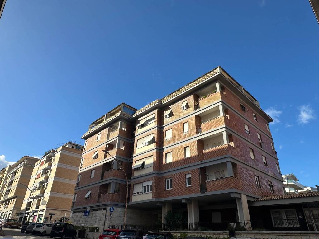 appartamento in vendita ad Ascoli Piceno in zona Piazza Immacolata