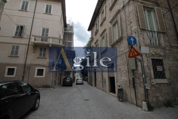 locale commerciale in vendita ad Ascoli Piceno in zona Centro Storico