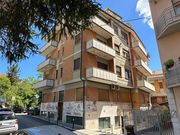 negozio in vendita ad Ascoli Piceno