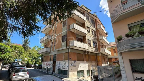 negozio in vendita ad Ascoli Piceno