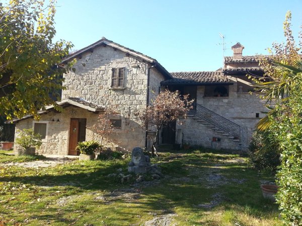 casale in vendita ad Ascoli Piceno in zona Centro Storico