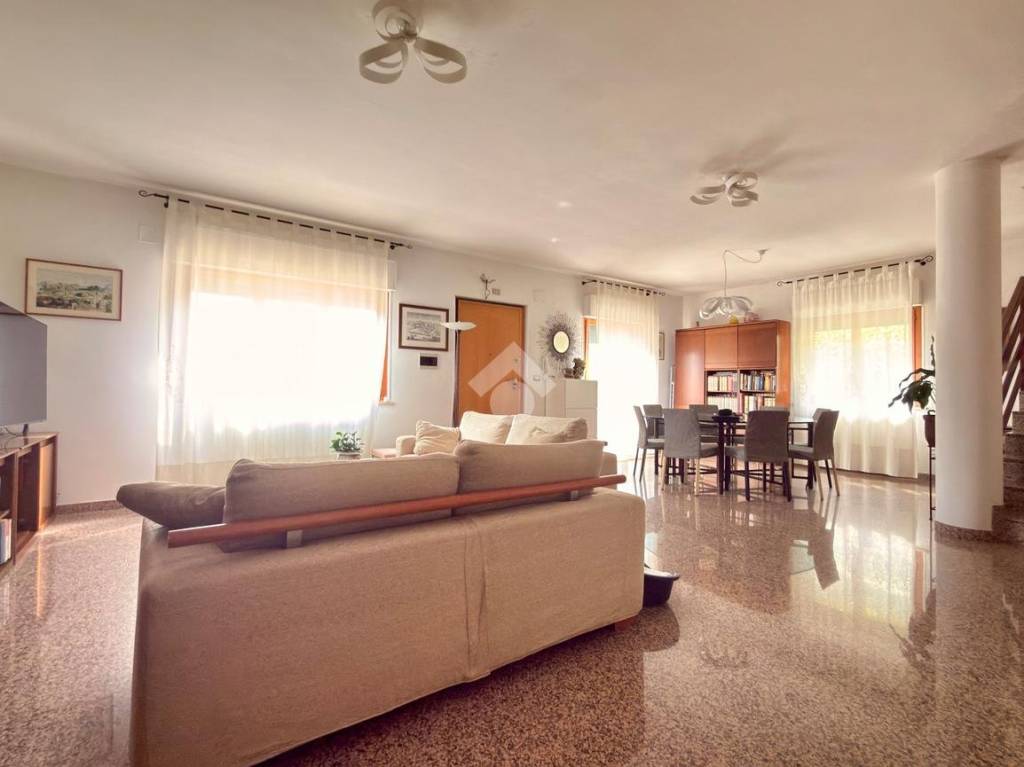 casa indipendente in vendita ad Ascoli Piceno in zona Monticelli