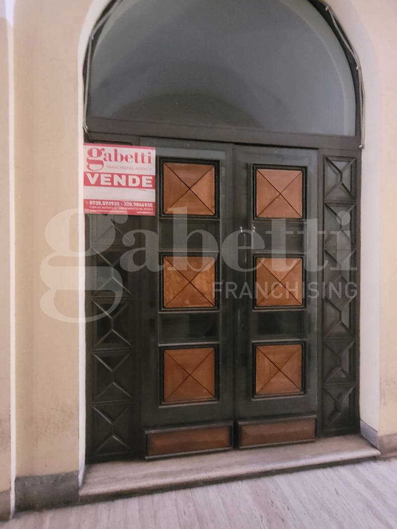 intera palazzina in vendita ad Ascoli Piceno in zona Centro Storico