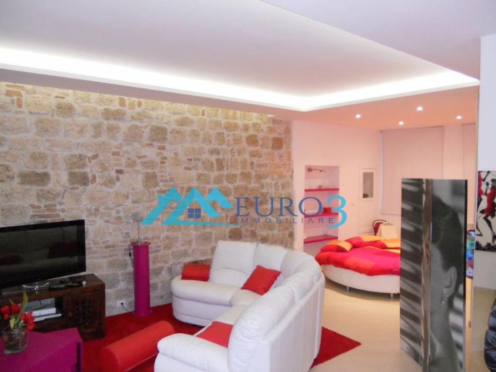 casa indipendente in vendita ad Ascoli Piceno in zona Centro Storico