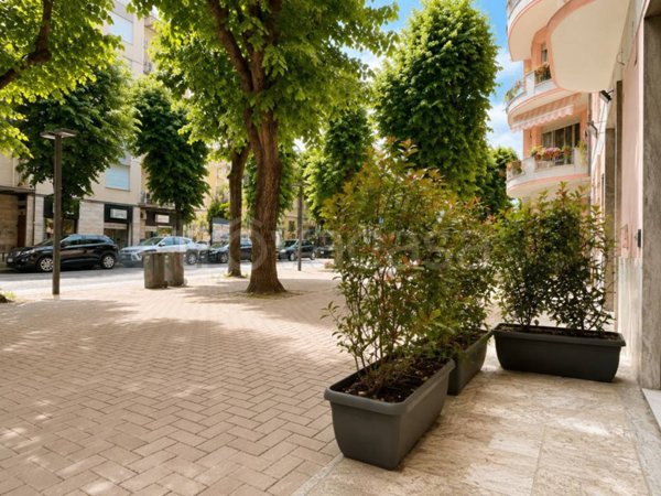 negozio in vendita ad Ascoli Piceno