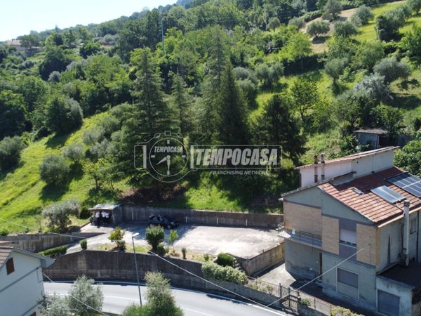 casa indipendente in vendita ad Ascoli Piceno in zona Centro Storico