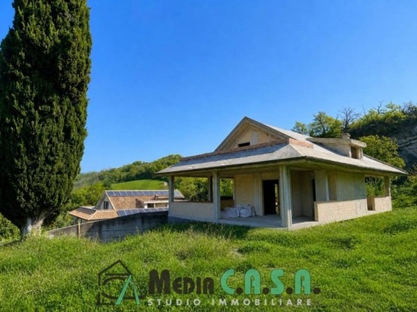 casa indipendente in vendita ad Ascoli Piceno in zona Centro Storico
