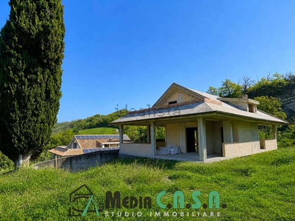 casa indipendente in vendita ad Ascoli Piceno in zona Centro Storico