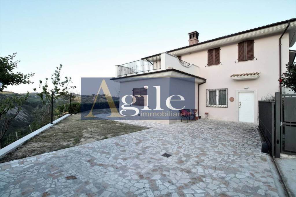casa indipendente in vendita ad Ascoli Piceno in zona Monticelli
