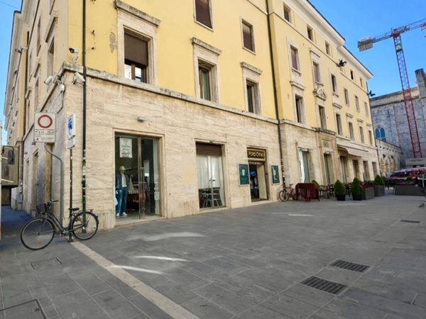 negozio in vendita ad Ascoli Piceno in zona Centro Storico