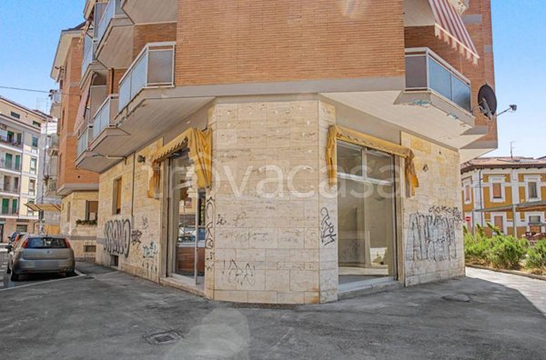 negozio in vendita ad Ascoli Piceno in zona Campo Parignano