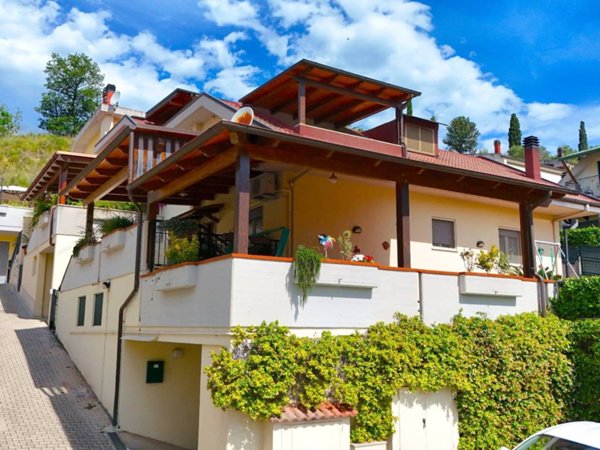casa indipendente in vendita ad Ascoli Piceno in zona Monticelli