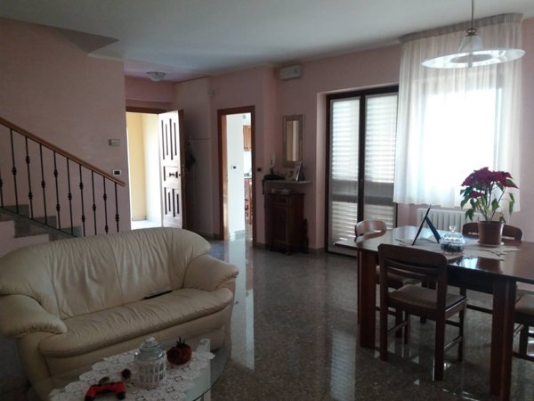 casa indipendente in vendita ad Ascoli Piceno in zona Faiano