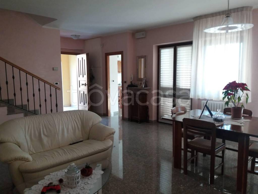 casa indipendente in vendita ad Ascoli Piceno in zona Faiano