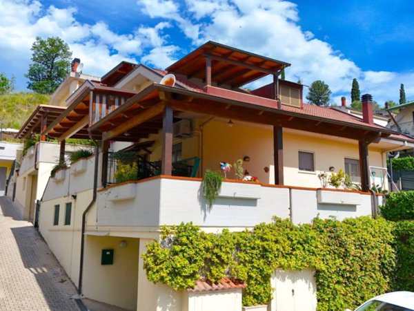 casa indipendente in vendita ad Ascoli Piceno in zona Monticelli