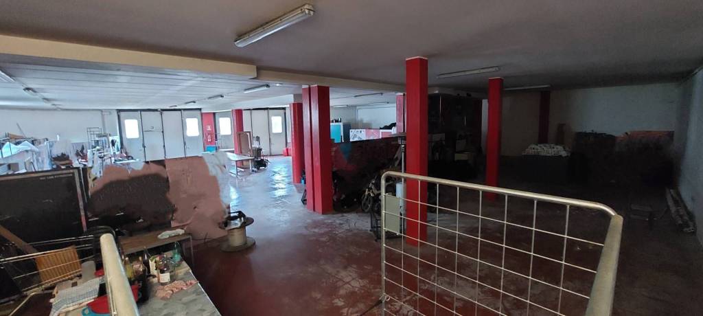 locale commerciale in vendita ad Ascoli Piceno in zona Lu Battente
