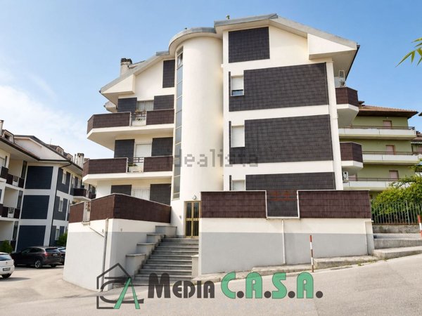 appartamento in vendita ad Ascoli Piceno in zona Poggio di Bretta