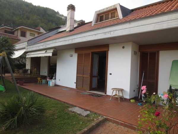 casa indipendente in vendita ad Ascoli Piceno in zona Faiano