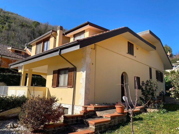 casa indipendente in vendita ad Ascoli Piceno in zona Faiano
