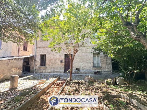 casa indipendente in vendita ad Ascoli Piceno in zona Croce di Tolignano