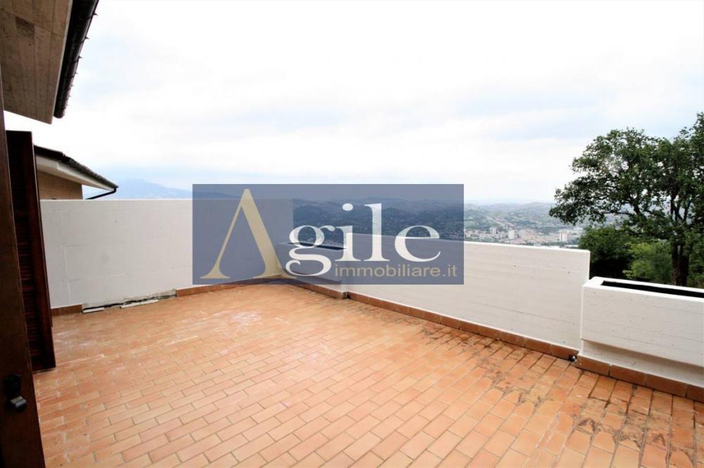 casa indipendente in vendita ad Ascoli Piceno in zona Lisciano