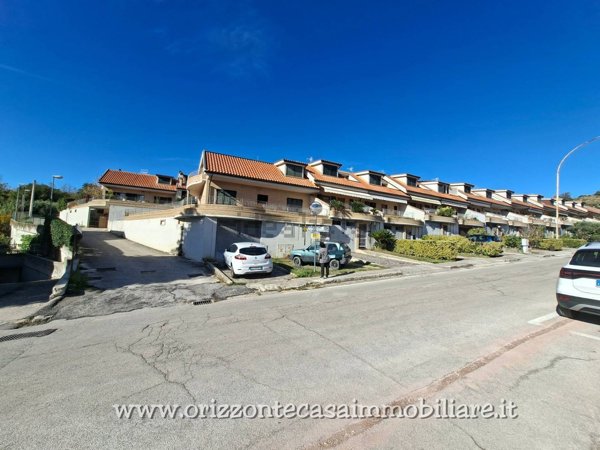 casa indipendente in vendita ad Ascoli Piceno in zona Monticelli