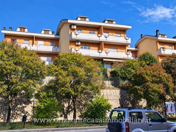 casa indipendente in vendita ad Ascoli Piceno in zona Monticelli