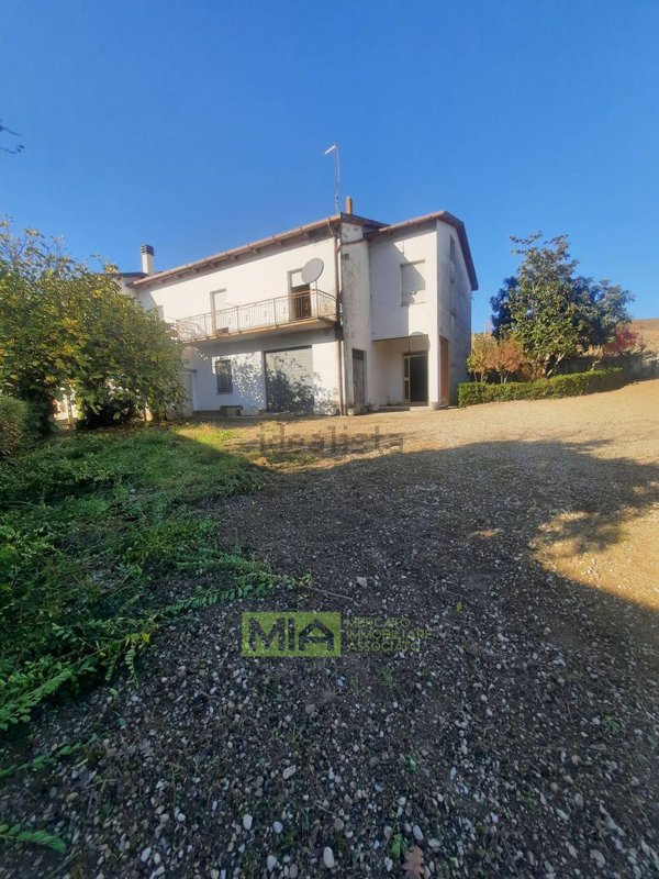 casa indipendente in vendita a Carassai