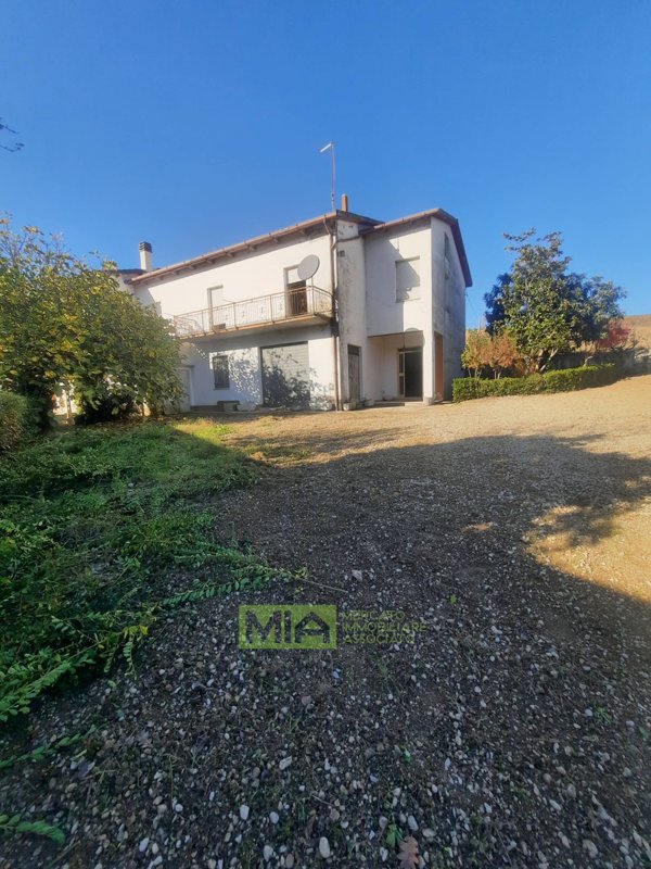 casa indipendente in vendita a Carassai
