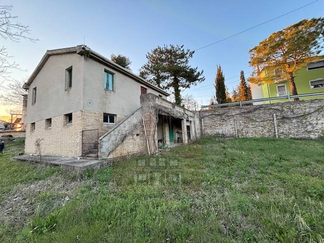 casa indipendente in vendita a Carassai