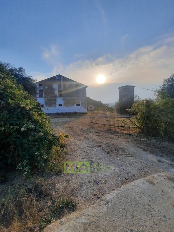 casa indipendente in vendita a Carassai