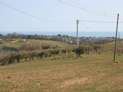 terreno edificabile in vendita a Carassai