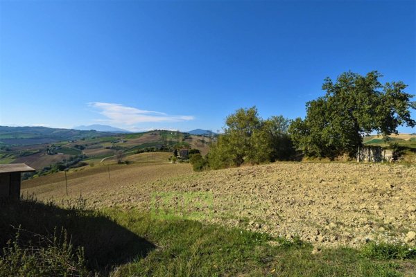 casa indipendente in vendita a Carassai