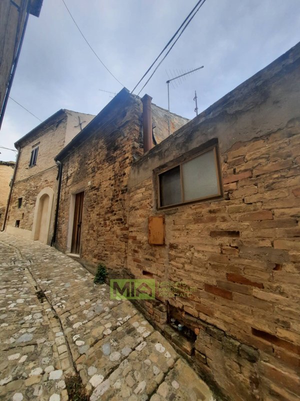 casa indipendente in vendita a Carassai